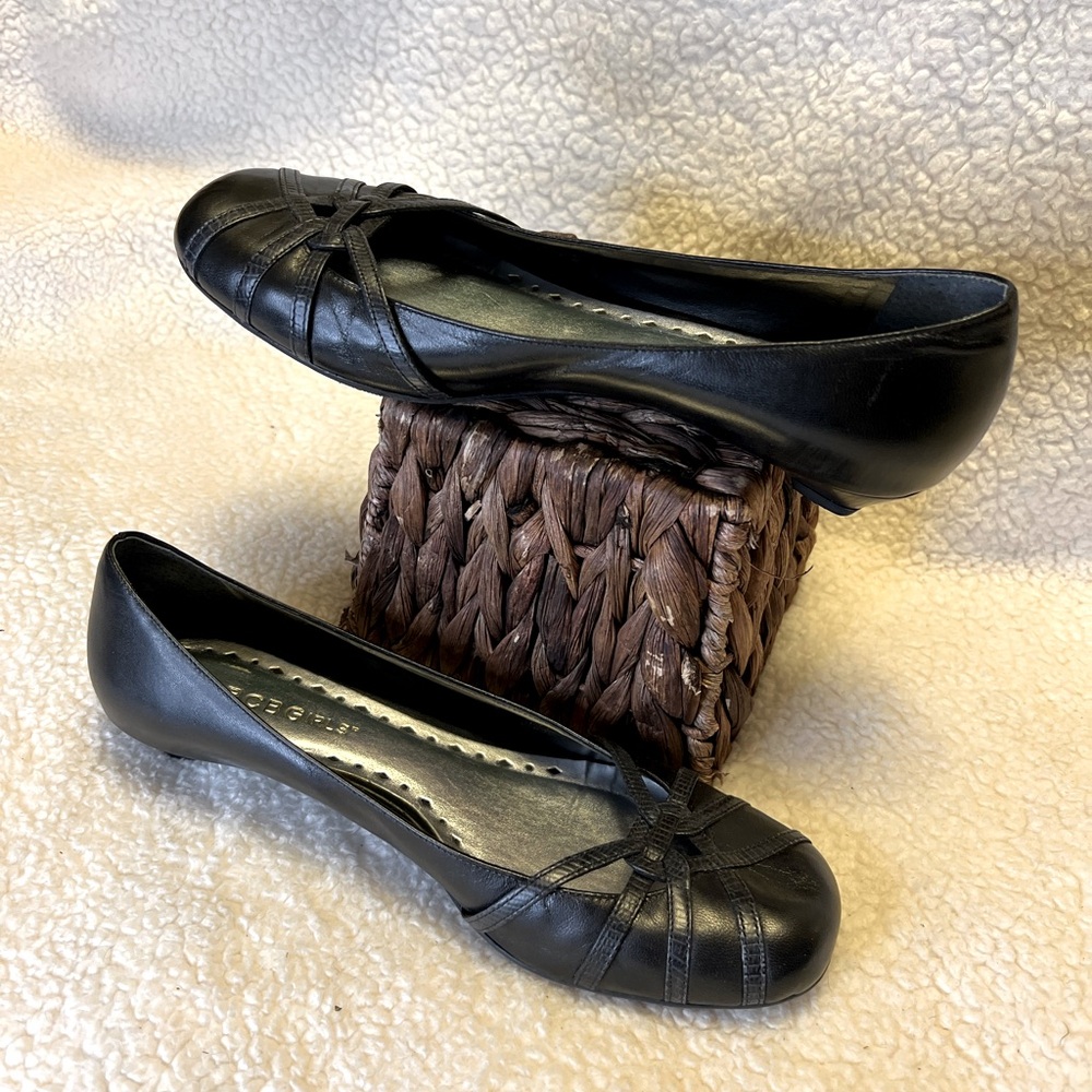 GC, BCBGirls / Sz 7.5 / black, low heel slip on